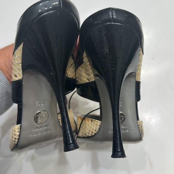 Dolce & Gabbana Black and Tan Snakeskin Reptile Heels Size 37 1/2 - Picture 7 of 8